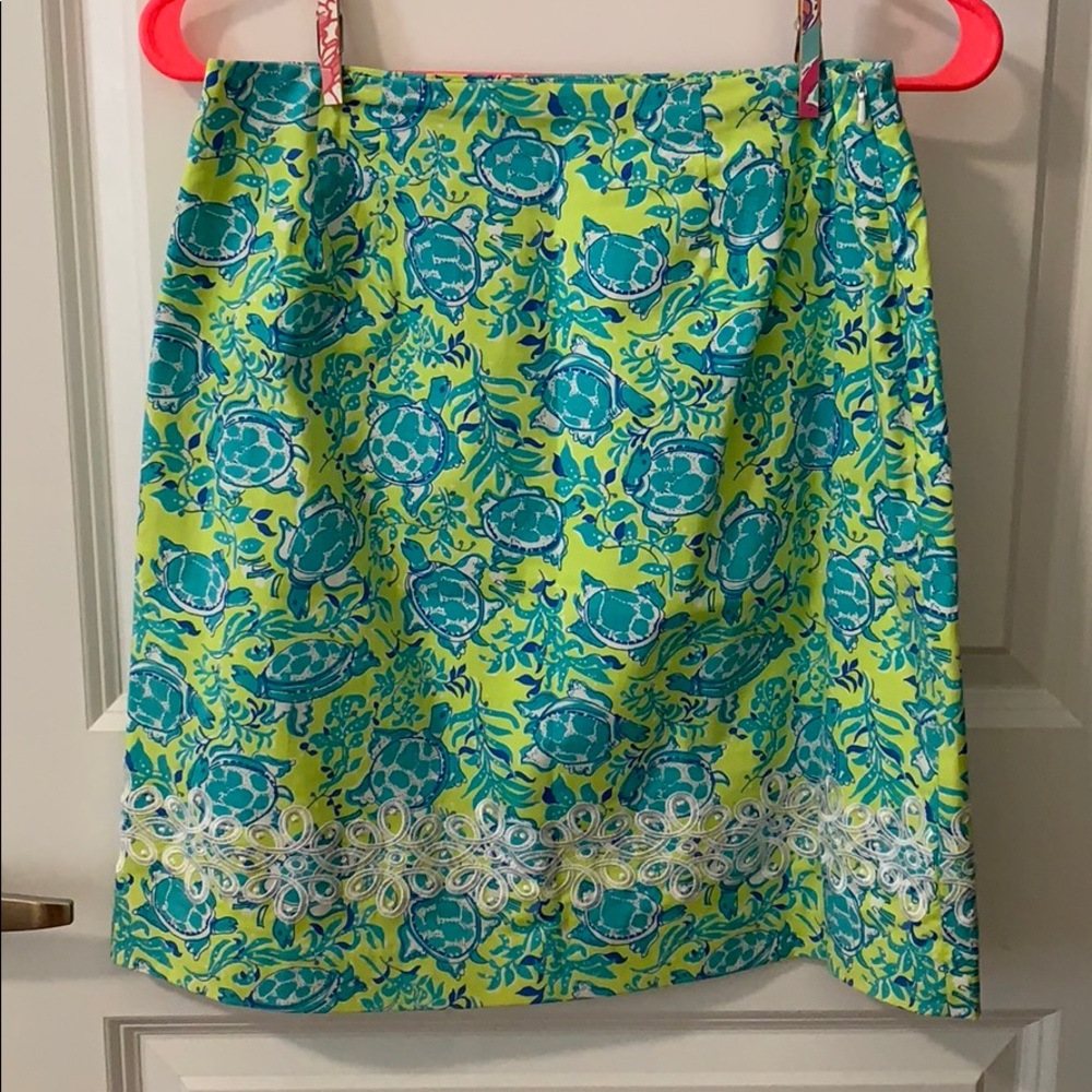 Turtle Print Skirt (waist 14” length 19”)